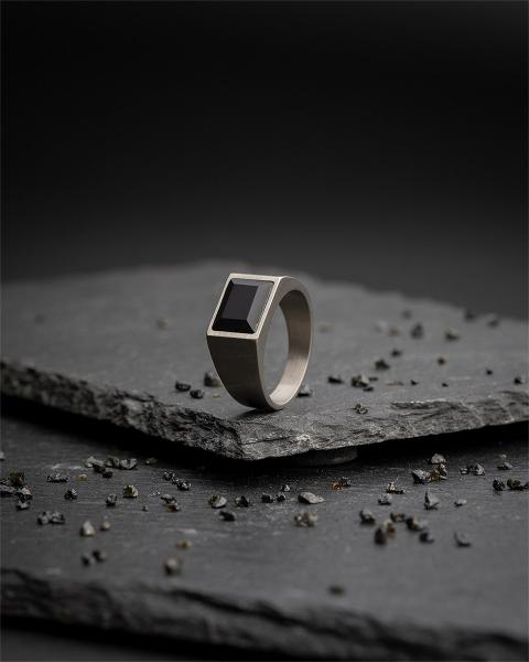 Siegelring aus Titan mit schwarzem Achatstein - Credo Silver Black